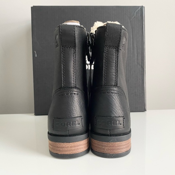 NEW Sorel Emelie Shearling Short Lace Up Cozy Black White Fur Boots Shoes Sz 6.5 - Picture 10 of 15